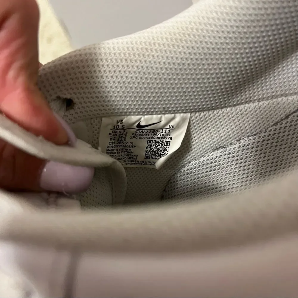 Men’s Nike Air Force 1 Sneakers - Picture 7 of 8